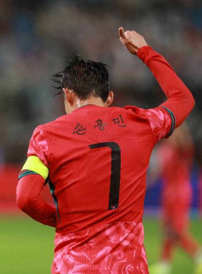 [오피셜] FIFA도 손흥민 때문에 운다, 메시-호날두와 어깨 나란히… SON, '월드컵 라스트 댄스' 레전드 10인 전격 포함