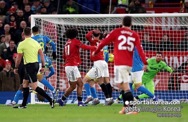 [PL 19R] '대한민국 전멸' 현실로...황희찬 '치명적 실수→선제골 헌납' 울버햄튼, 맨유와 1-1무 → 0승으로 2025년 마무리
