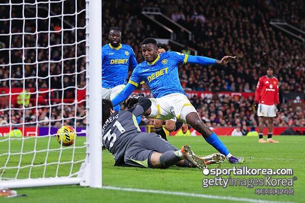 [PL 19R] '대한민국 전멸' 현실로...황희찬 '치명적 실수→선제골 헌납' 울버햄튼, 맨유와 1-1무 → 0승으로 2025년 마무리