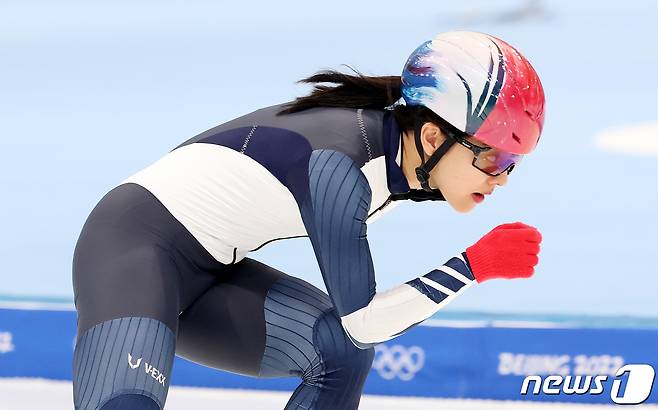 '왕따 주행 논란' 빙속 김보름 은퇴