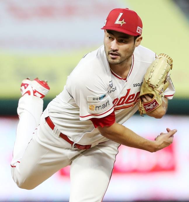 '158㎞ 특급 외인의 잔류' 천군만마 SSG, 류지현 WBC 감독도 웃는다