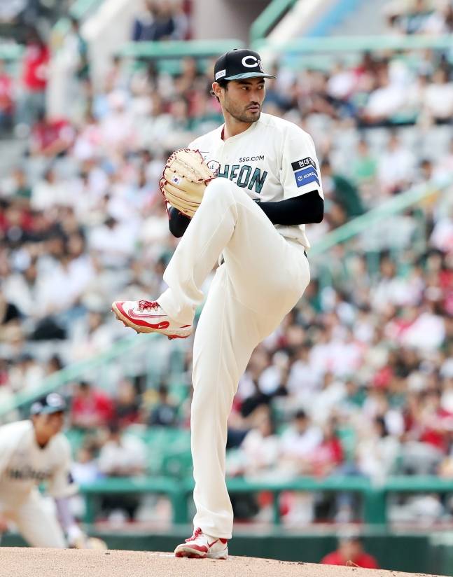 '158㎞ 특급 외인의 잔류' 천군만마 SSG, 류지현 WBC 감독도 웃는다