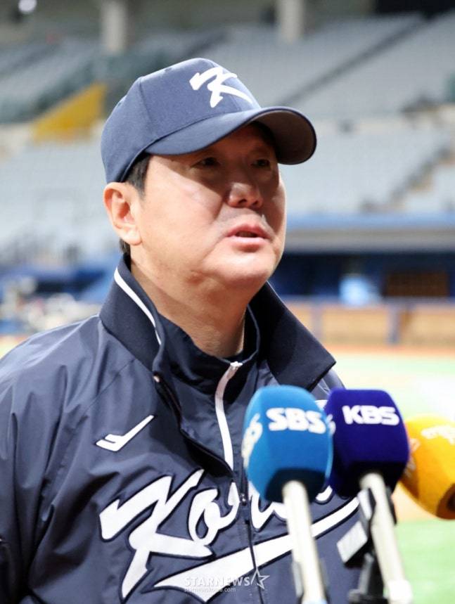 '158㎞ 특급 외인의 잔류' 천군만마 SSG, 류지현 WBC 감독도 웃는다