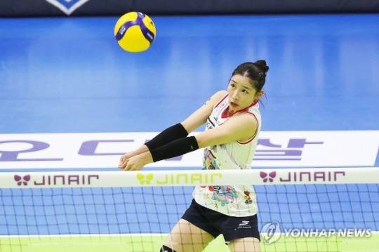 예능 스타 인쿠시 V리그서 고전…리시브 불안으로 공격 기회마저 제한