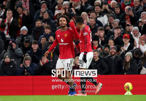 '치명적 실책+부상' 최악의 위기 놓인 한국인, 정말 어쩌나...'최하위' 울버햄튼, 맨유와 힘겨운 1-1 무승부