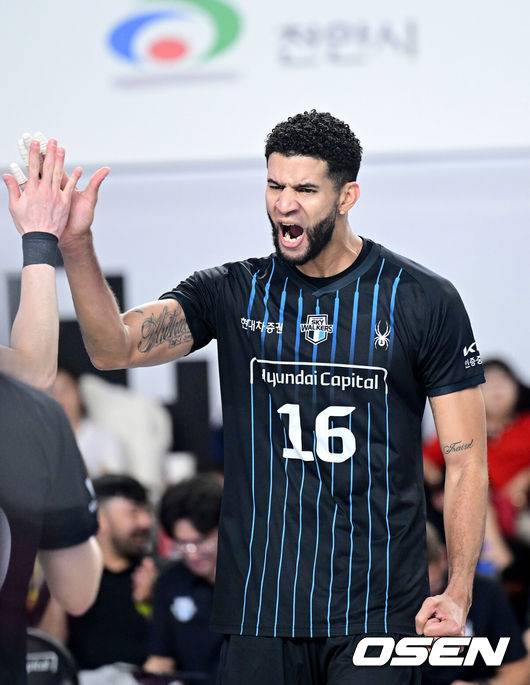 ‘와’ 김연경 따라잡은 특급 외인 등장했다! MVP 11번째 수상 실화냐, 7000점 돌파→3R 최우수선수 우뚝 [공식발표]