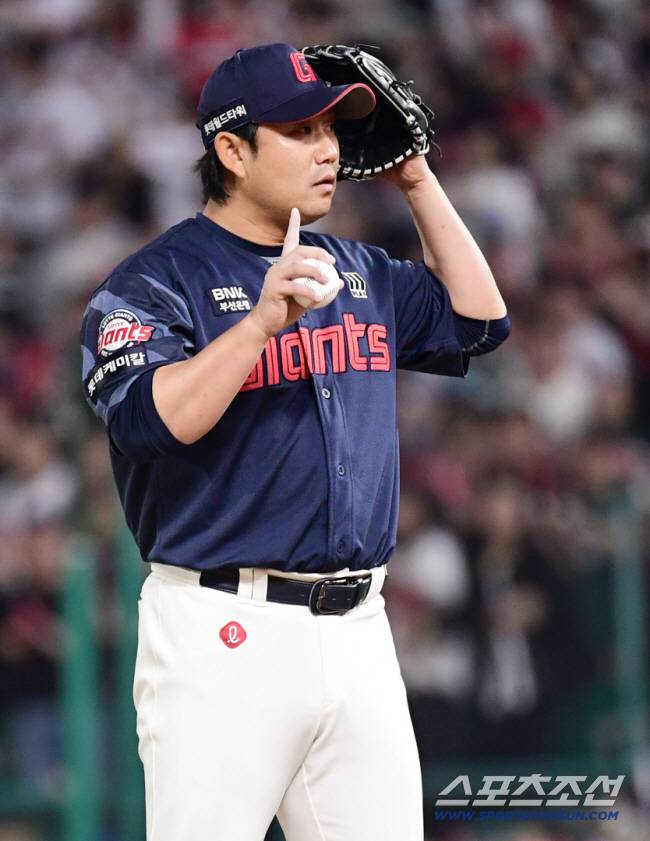 3년간 162⅓이닝 헌신한 37세 마당쇠, 팀내 FA라곤 한명 뿐인데…결국 '도장' 없이 해넘긴다 [SC포커스]