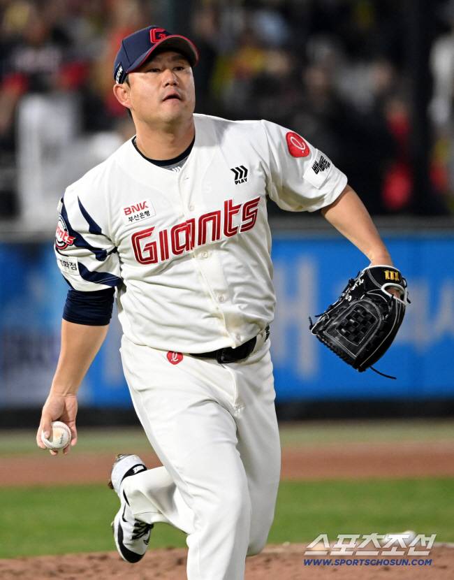 3년간 162⅓이닝 헌신한 37세 마당쇠, 팀내 FA라곤 한명 뿐인데…결국 '도장' 없이 해넘긴다 [SC포커스]