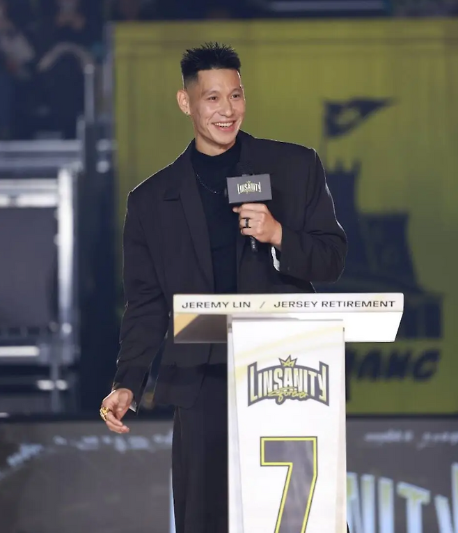 “아시아 가드는 NBA서 안 된다”는 편견을 깬 단 한 사람…‘린새니티’ 7번, 한 시대의 상징이 됐다