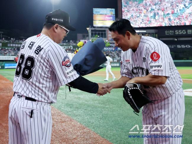 3년간 162⅓이닝 헌신한 37세 마당쇠, 팀내 FA라곤 한명 뿐인데…결국 '도장' 없이 해넘기나 [SC포커스]