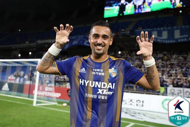 중국 귀화할 거야? 中 슈퍼리그 누비는 前 울산 골잡이 레오나르도,