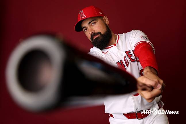 '먹튀여 안녕' 6년 악연 마침내 정리, 앉아서 550억원 그대로 '꿀꺽'→2026년 안 뛴다