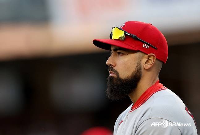 '먹튀여 안녕' 6년 악연 마침내 정리, 앉아서 550억원 그대로 '꿀꺽'→2026년 안 뛴다