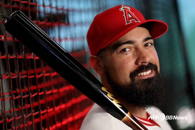 '먹튀여 안녕' 6년 악연 마침내 정리, 앉아서 550억원 그대로 '꿀꺽'→2026년 안 뛴다