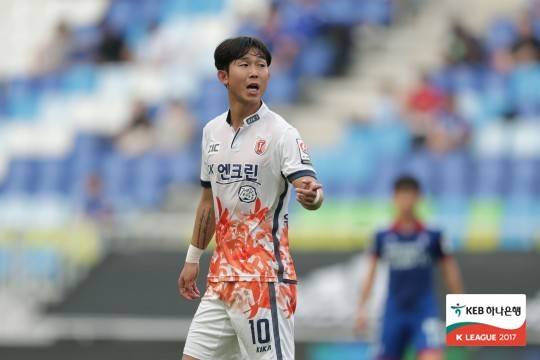 [오피셜] 한때 韓축구 최상급 천재+前 국대 패스장인, '1부 승격팀'으로 간다... 베테랑 MF 윤빛가람, 부천과 2년 계약