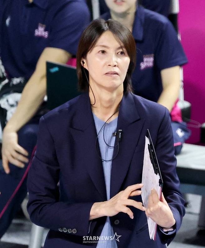 '풀세트 접전 패배' 흥국생명 요시하라 감독