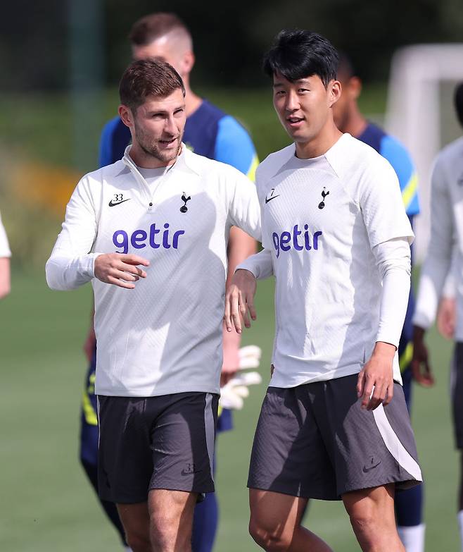 “손흥민은 가장 친한 친구이자, 내 아들의 대부” 절친 ‘이별 임박’…계약기간 6개월 남은 데이비스, 커리어 첫 佛 무대 입성 가능성 대두