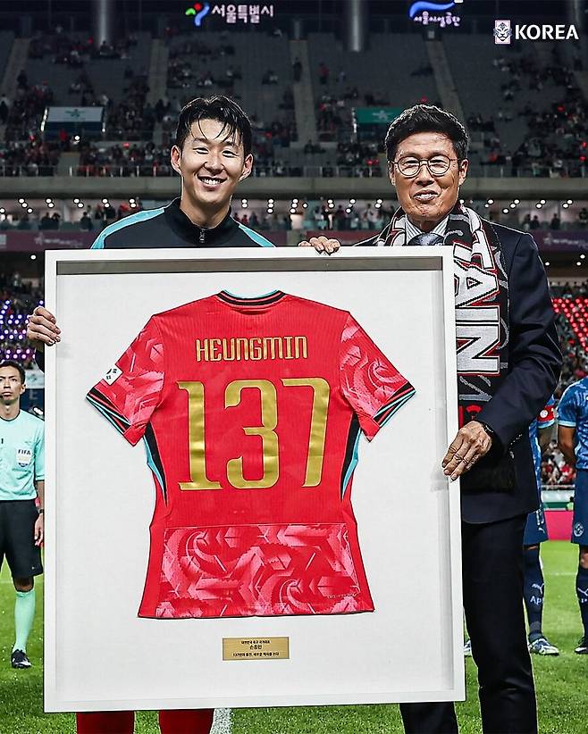 '결국 유출' 손흥민 오피셜 '공식발표' 라스트 댄스 가능성 있는 북중미 월드컵 韓 유니폼 유출 '골드 색상 추가'