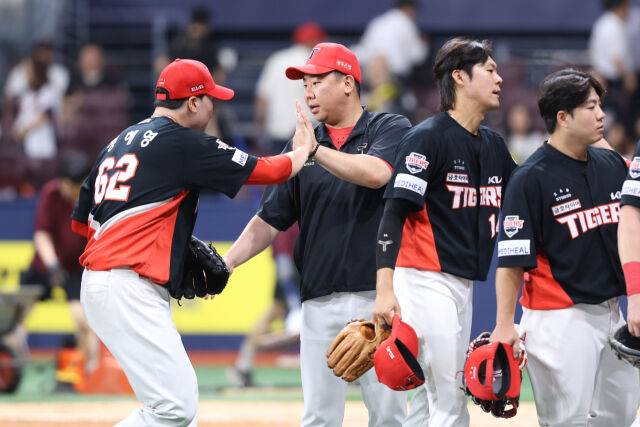 최형우도 없고 박찬호도 없고…KIA와 꽃범호 병오년 가시밭길? 5강 못 간다? 스캠 1박2일 출국길, 위기가 기회다