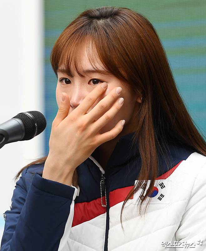 김아랑, 눈물의 은퇴사…