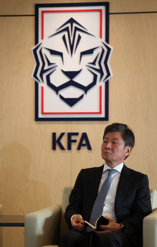 정몽규 축구협회장 공식발표 “홍명보호 북중미 월드컵서 최고의 성적 낼 수 있도록 전폭적인 지원…축구 팬 신뢰 회복하는 데 집중하겠다” [오피셜]