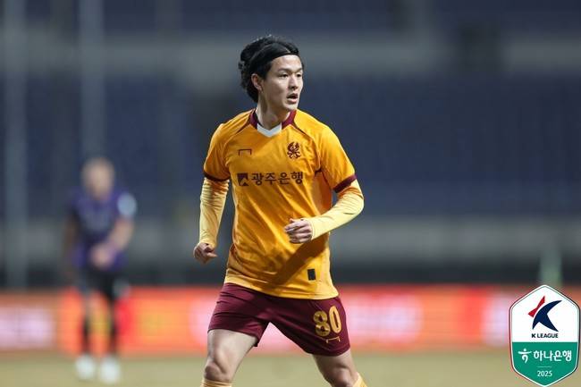 [오피셜] 이정효 감독 나가고 줄줄이 이탈...광주, 오랜만에 희소식! 주세종과 연장 계약 체결