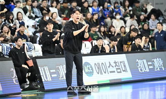 “이게 팀인가?” 생중계에 포착된 벤치 내분... 서울 삼성, 안에서부터 무너졌다