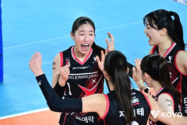 박혜민 17득점 ‘인생 경기’ 인쿠시도 활약…꼴찌 정관장, 새해 첫날 선두 도로공사 완파 ‘대이변’