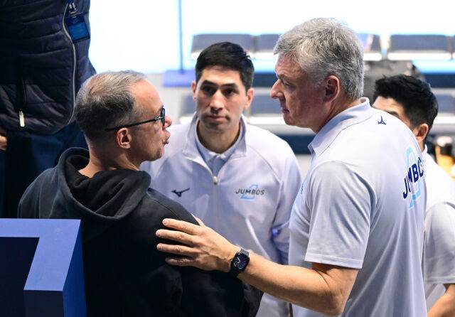 '감독 공석' 삼성화재 경기 지켜본 사실상 경질된 감독, 단 2일 만에 다시 V리그에 왔다 [유진형의 현장 1mm]