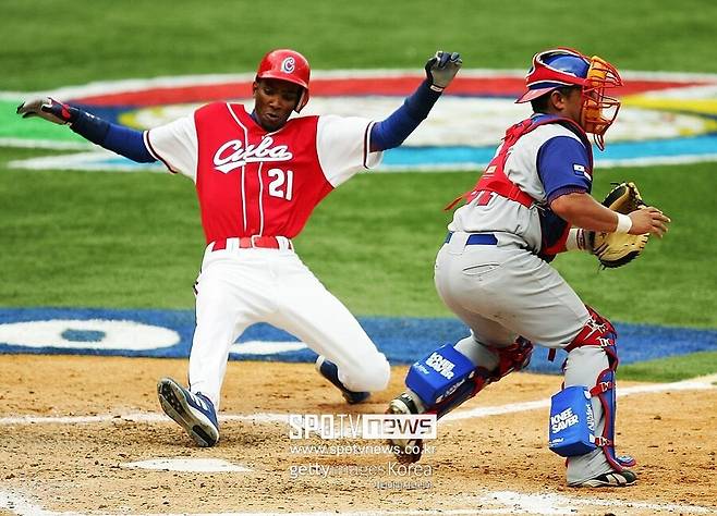 류현진 나이는 명함도 못 내밀겠네… 45세 선수, 20년 만의 WBC 복귀라고? 이것도 만화인가