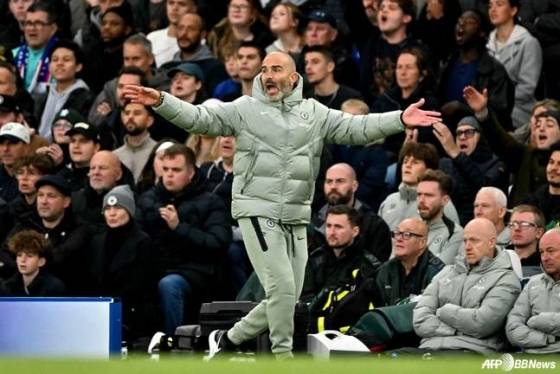 '세계 제패→단 6개월 만에 경질' 공식발표, 충격 '감독 왕따설' 전말...