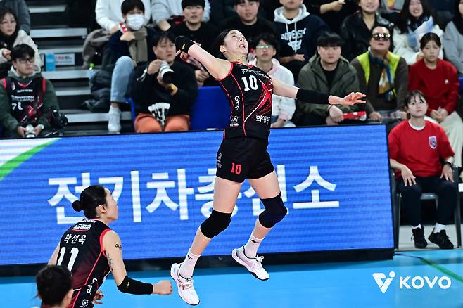 ‘배구여제‘ 김연경이 박혜민의 가면을 쓰고 뛰었나? ‘충무 쯔위’ 박혜민의 인생 경기...‘꼴찌’ 정관장, ‘선두’ 도로공사를 셧아웃으로 무너뜨리다 [남정훈의 오버 더 네트]