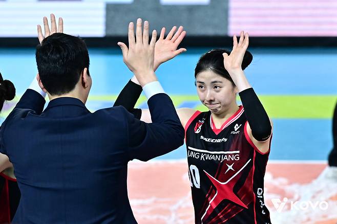 ‘배구여제‘ 김연경이 박혜민의 가면을 쓰고 뛰었나? ‘충무 쯔위’ 박혜민의 인생 경기...‘꼴찌’ 정관장, ‘선두’ 도로공사를 셧아웃으로 무너뜨리다 [남정훈의 오버 더 네트]