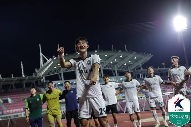 [단독] 이정효가 선택했다!...'왼발 특급 MF' 2002년생 김민우, 대전 떠나 수원 삼성 임대 확정