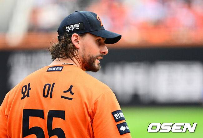 '36억' 대전예수 역수출 신화 초비상…'781억' 일본인 투수 영입 직격탄, 선발진 잔류 첩첩산중