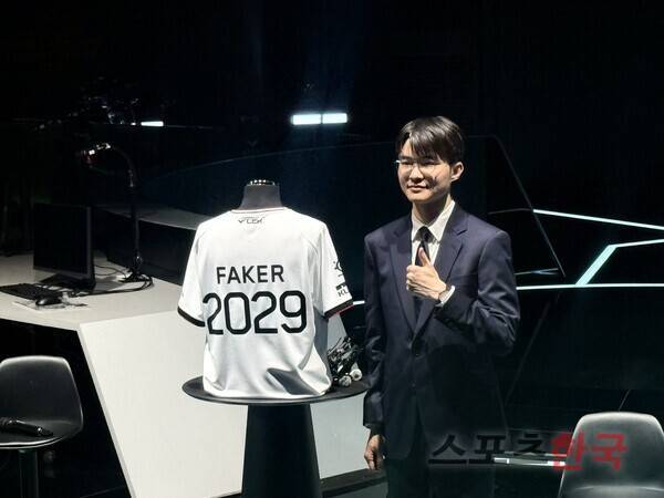 '역시' 페이커, 이재명 대통령에게 체육훈장 청룡장 받았다[스한 이슈人]