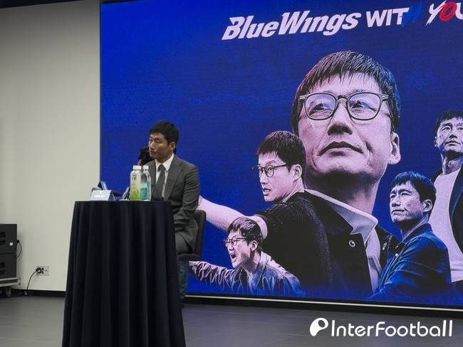 [IN PRESS] 이정효 감독의 수원 삼성은 '아침 인사'부터 바꿨다...