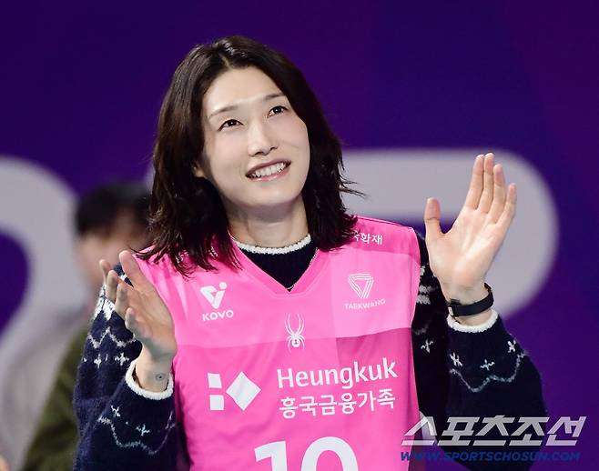 '김연경 은퇴로 걱정했는데…' 제자가 왔다, V리그는 무사했다...'신의 한수' 된 OK저축은행의 부산행