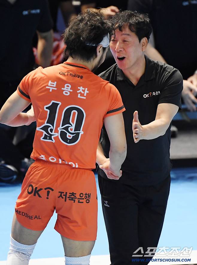 '김연경 은퇴로 걱정했는데…' 제자가 왔다, V리그는 무사했다...'신의 한수' 된 OK저축은행의 부산행