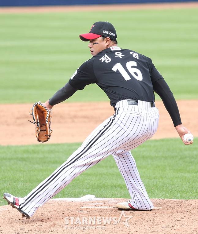 '한때 157㎞' LG 필승조, 사비 들여 美 유학→ERA 20.25 '3년째 제자리걸음' 올해는 다를까