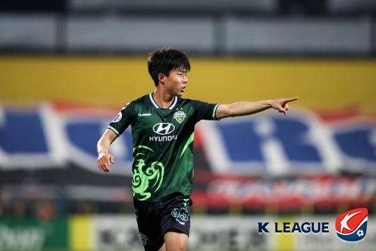 [오피셜] 최강희 시절의 전북서 데뷔한 '韓 4부 도움왕 출신' DF, 기적의 1부 재입성... 광주, 박원재 전격 영입