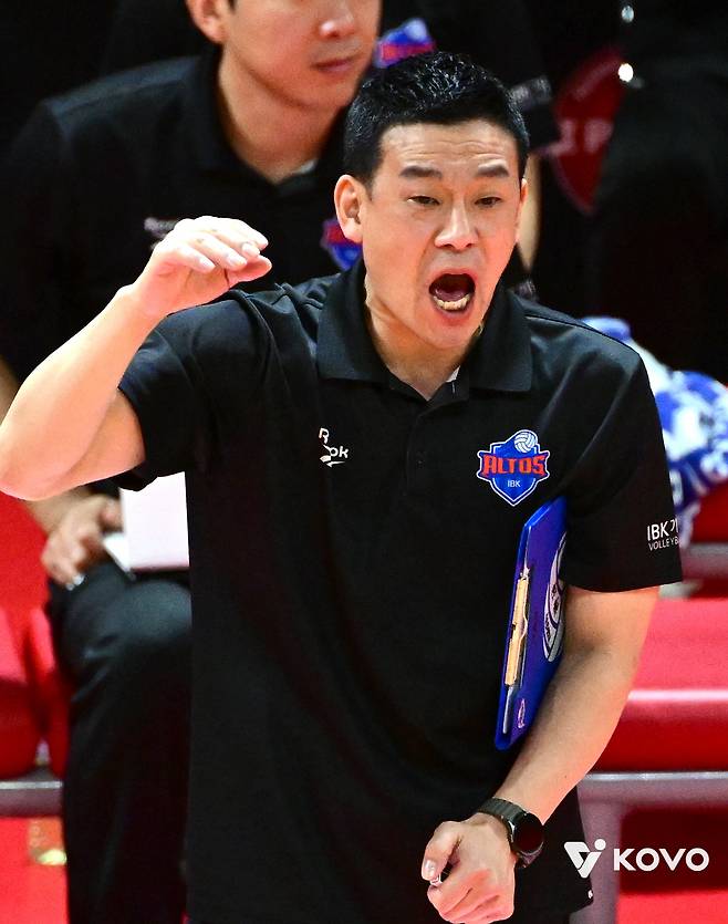 절대 2강도 떨게 하는 여오현의 IBK...하지만 정작 당사자는