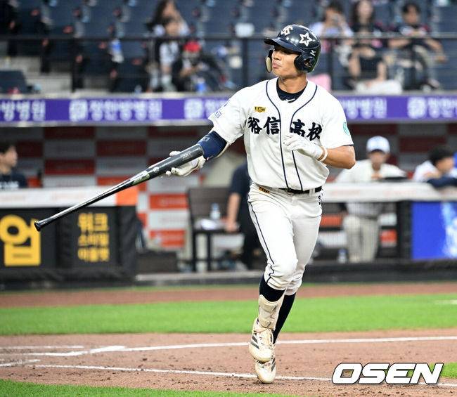 1순위 신인은 학폭 논란, 3순위 신인은 한화 주전 중견수 경쟁…신인왕 판도 달라질까