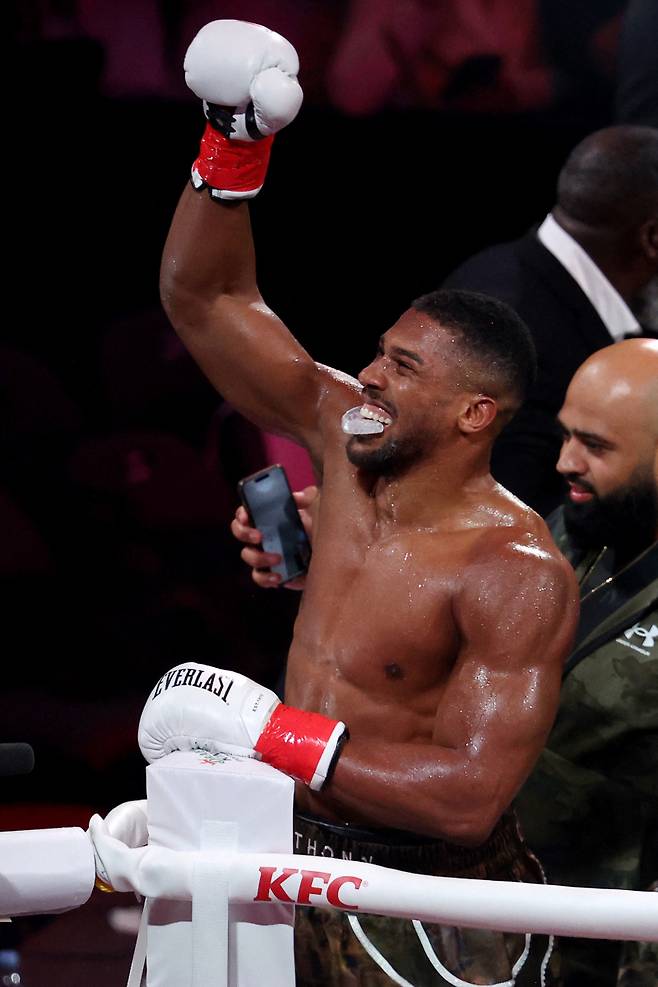 '동료 2명 사망' 조슈아 교통사고, 운전사 4개 혐의 기소…'무모하고 부주의한 운전'