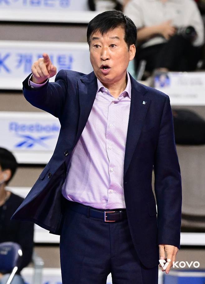 “감독 그만 하겠다”…이러다 또? 벌써 4명 사퇴한 프로배구 사령탑 위기는 계속