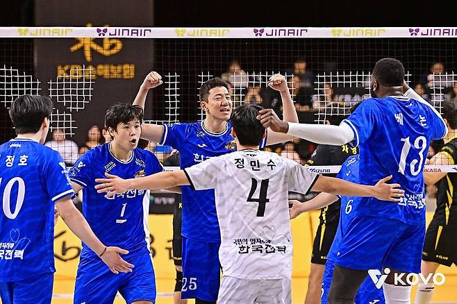 프로배구 GS칼텍스, 현대건설 9연승 도전에 제동…4위로 점프(종합)