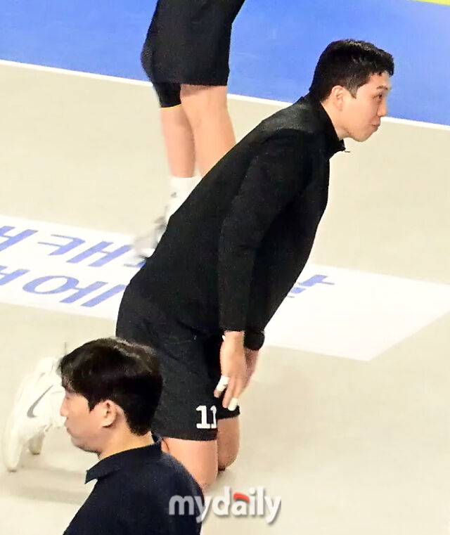 37살 최고참 베테랑이 코트에서 무릎을 꿇었다, 무슨 일이야 [유진형의 현장 1mm]