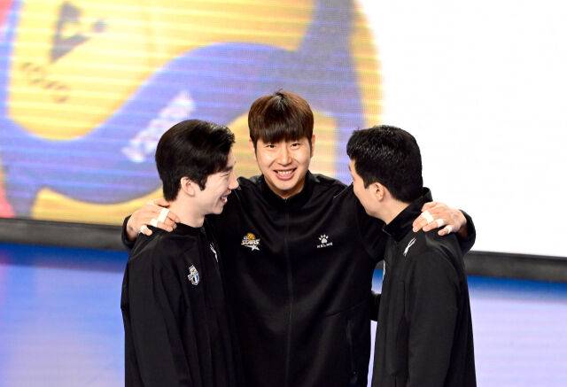 37살 최고참 베테랑이 코트에서 무릎을 꿇었다, 무슨 일이야 [유진형의 현장 1mm]