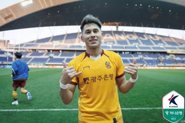 [단독] '다시 이정효 품으로' 헤이스, 전격 수원 삼성행 결정...승격에 힘 보탠다