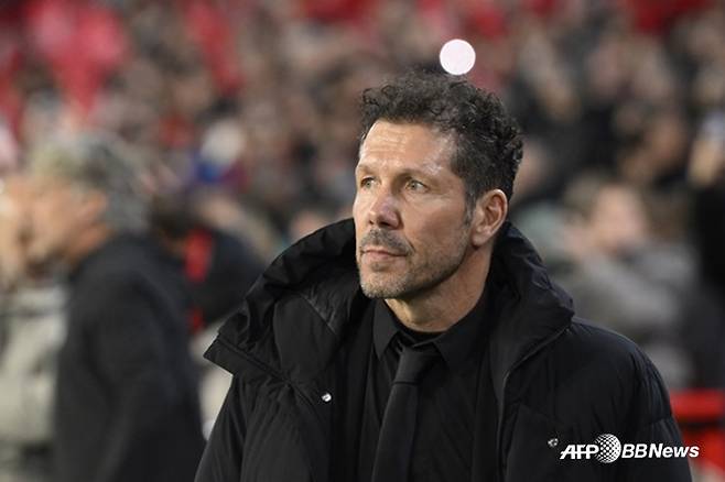 '금발 모델과 17살 차 극복' 56살 시메오네 감독, 아내와 첫 만남 화제... 식당 화장실서